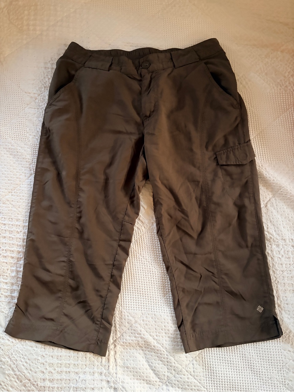 Colombia Gorpcore Hiking Cargo Capris in Dark Olive Green Khaki